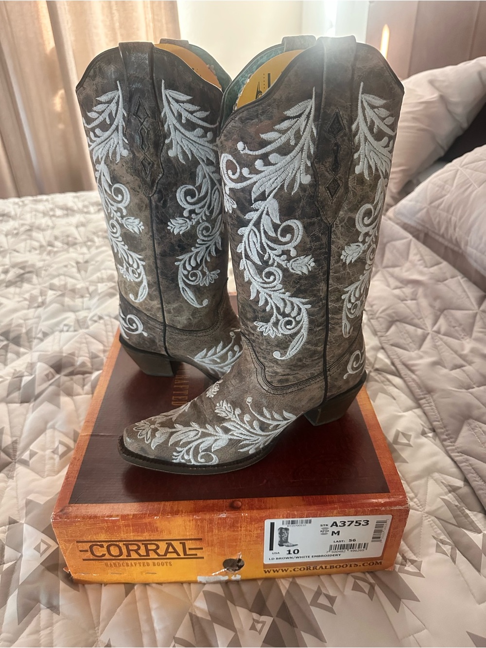 Corral Gray brown leather Embroidered Cowboy Boots glow in the dark size 10